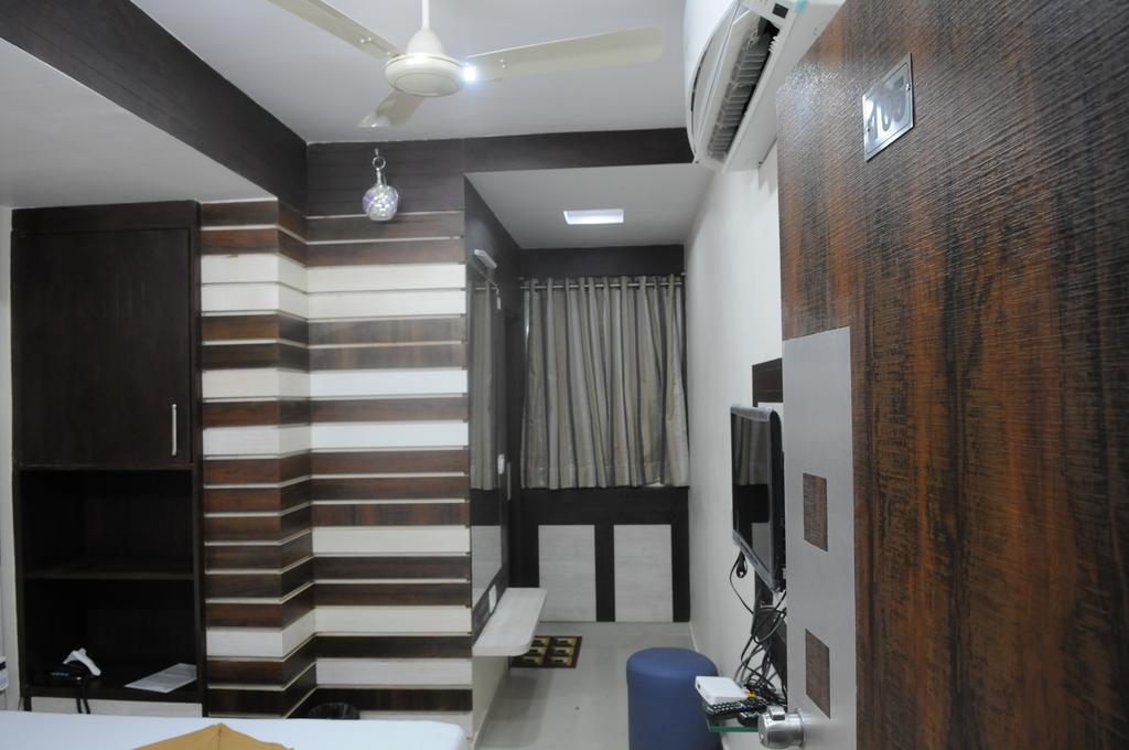 Oyo Hotel Sree Balaji Residency Ahmadábád Kültér fotó